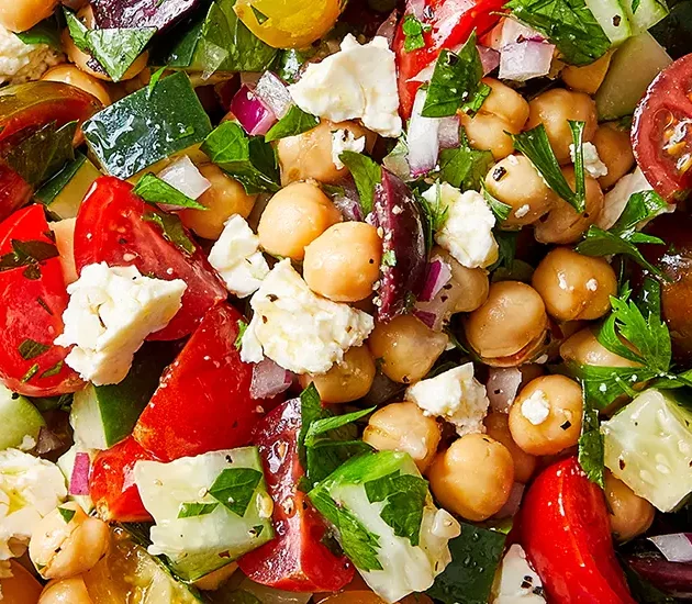 سلطة الحمص والزيتون