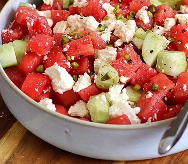 سلطة بطيخ مع خيار وفيتا