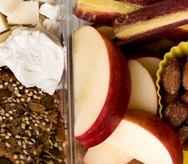 لانش بوكس فواكه وجبنة