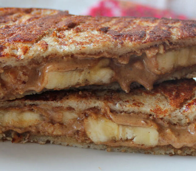 ساندويتش زبدة الفول السوداني والموز